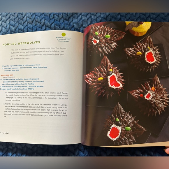 Hello, Cupcake! New York Times Best selling cupcake cookbook - Picture 4 of 4
